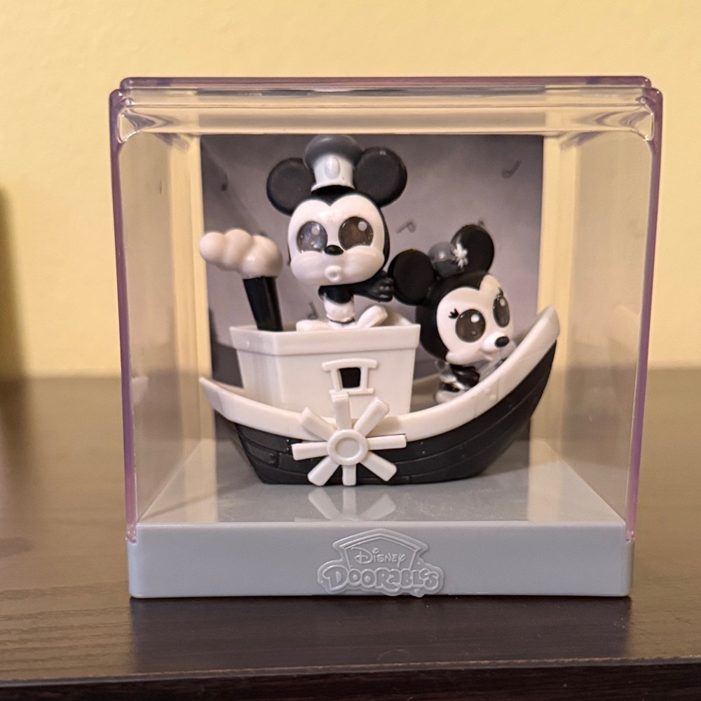Disney doorables movie moments steamboat Mickey series 1 ULTRA RARE